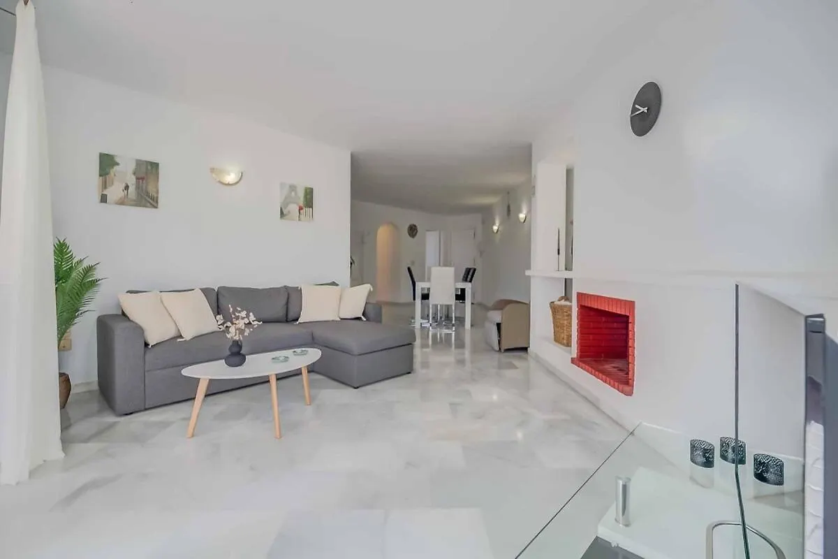 134 - Stylish Modern Apartment With Pool, Mijas Málaga
