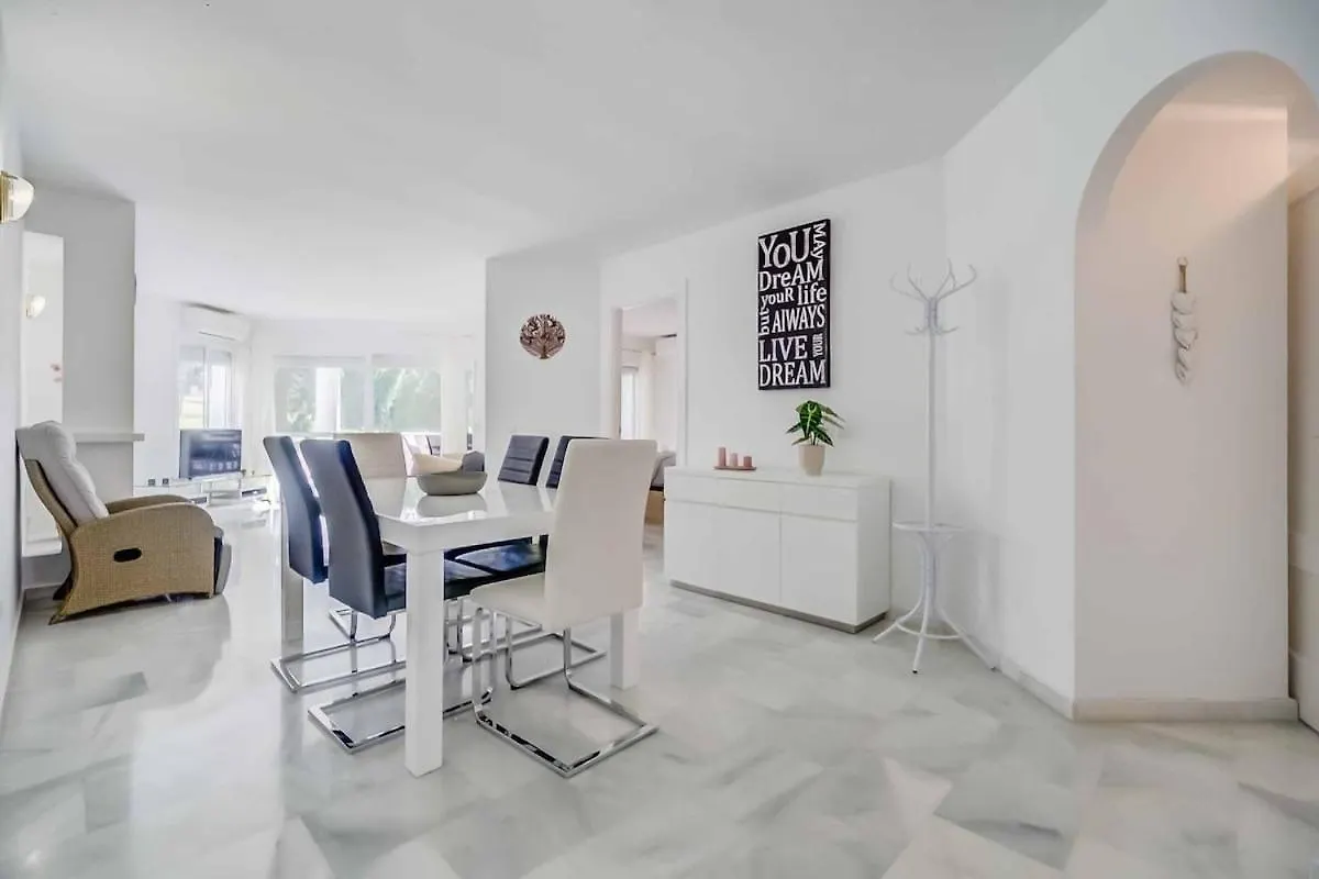 134 - Stylish Modern Apartment With Pool, Mijas Málaga